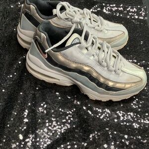 Nike Women's Sneakers in Silver and Black